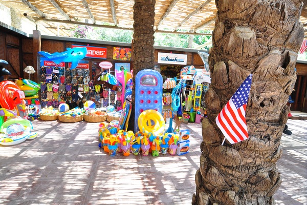 Shopping Piazza at Edde Sands